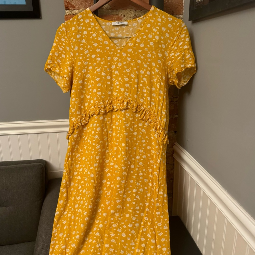 Yellow and White Floral Midi Dress Pieces Size XS Ruffles